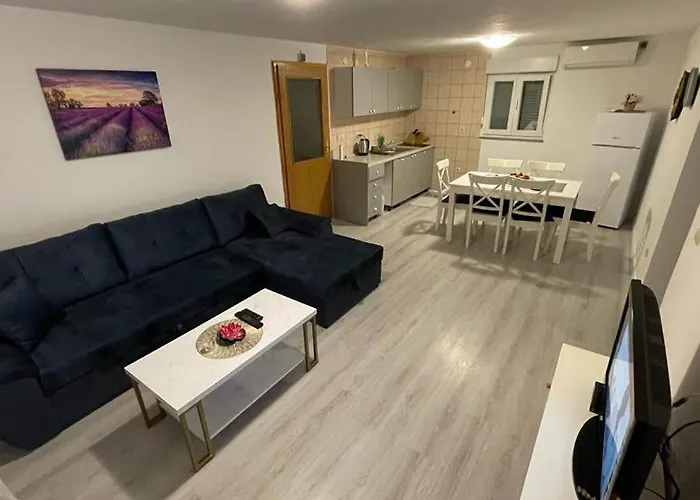 Danica Apartament *